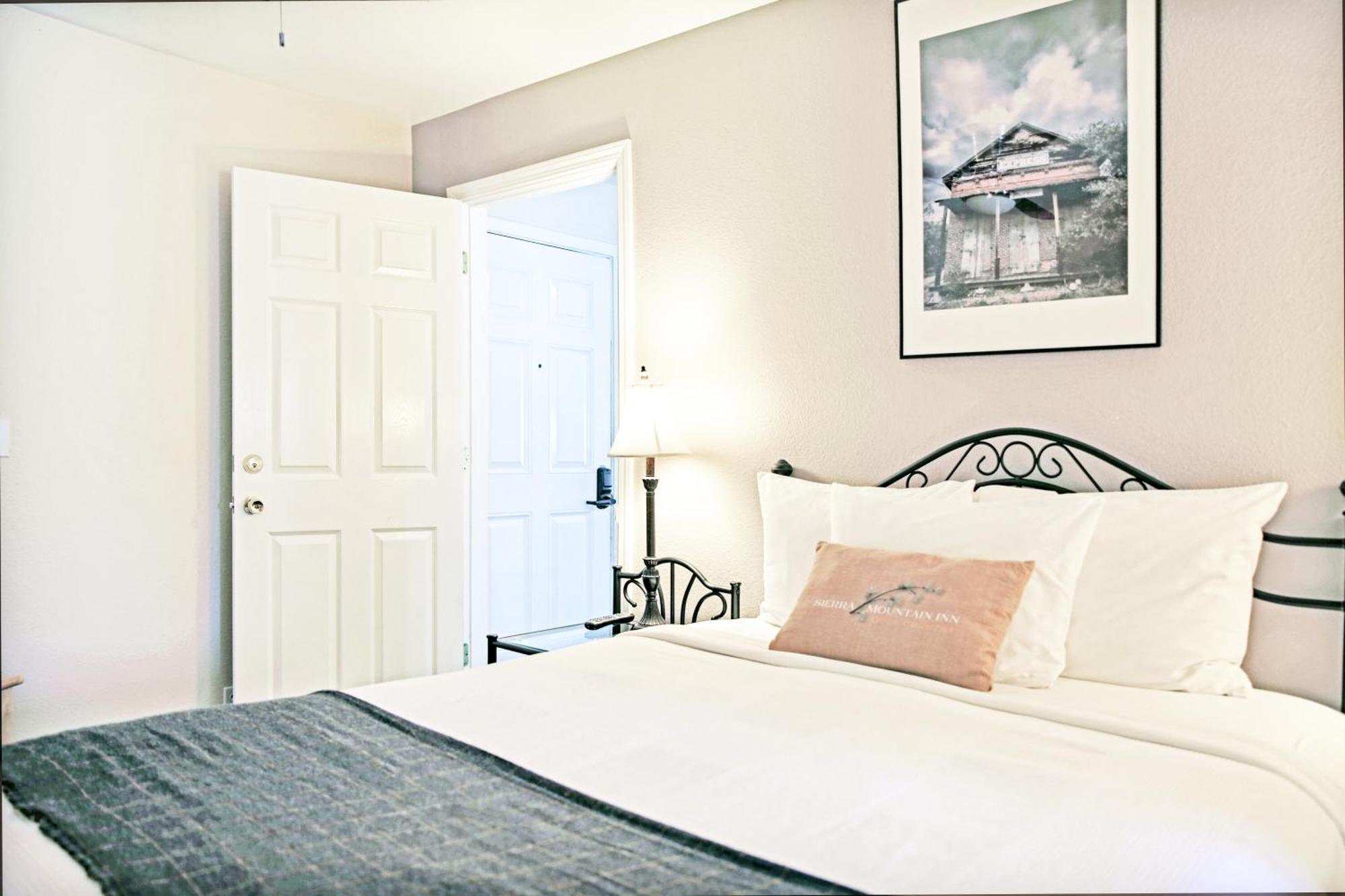 Sierra Mountain Inn Грас Вали Екстериор снимка