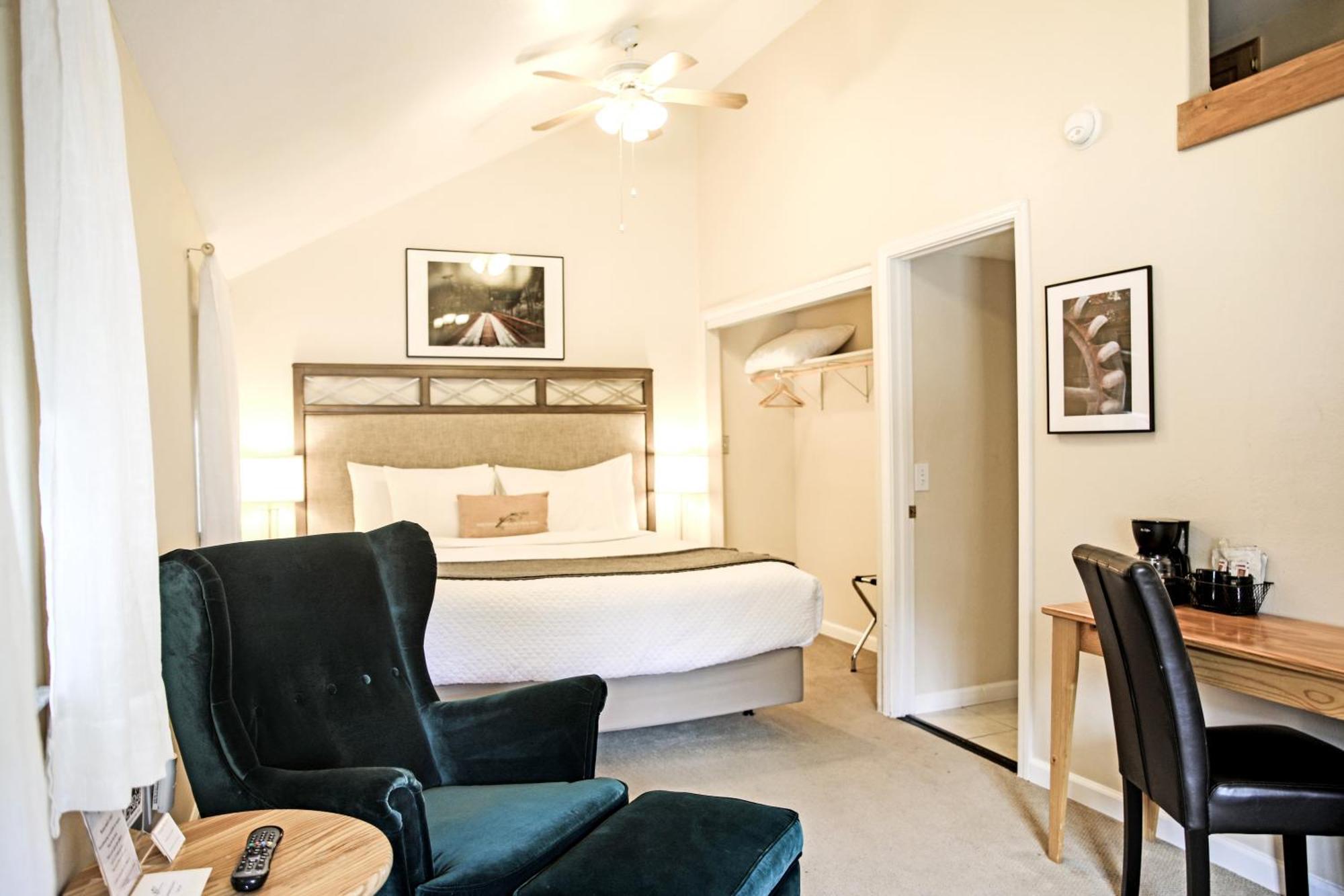 Sierra Mountain Inn Грас Вали Екстериор снимка