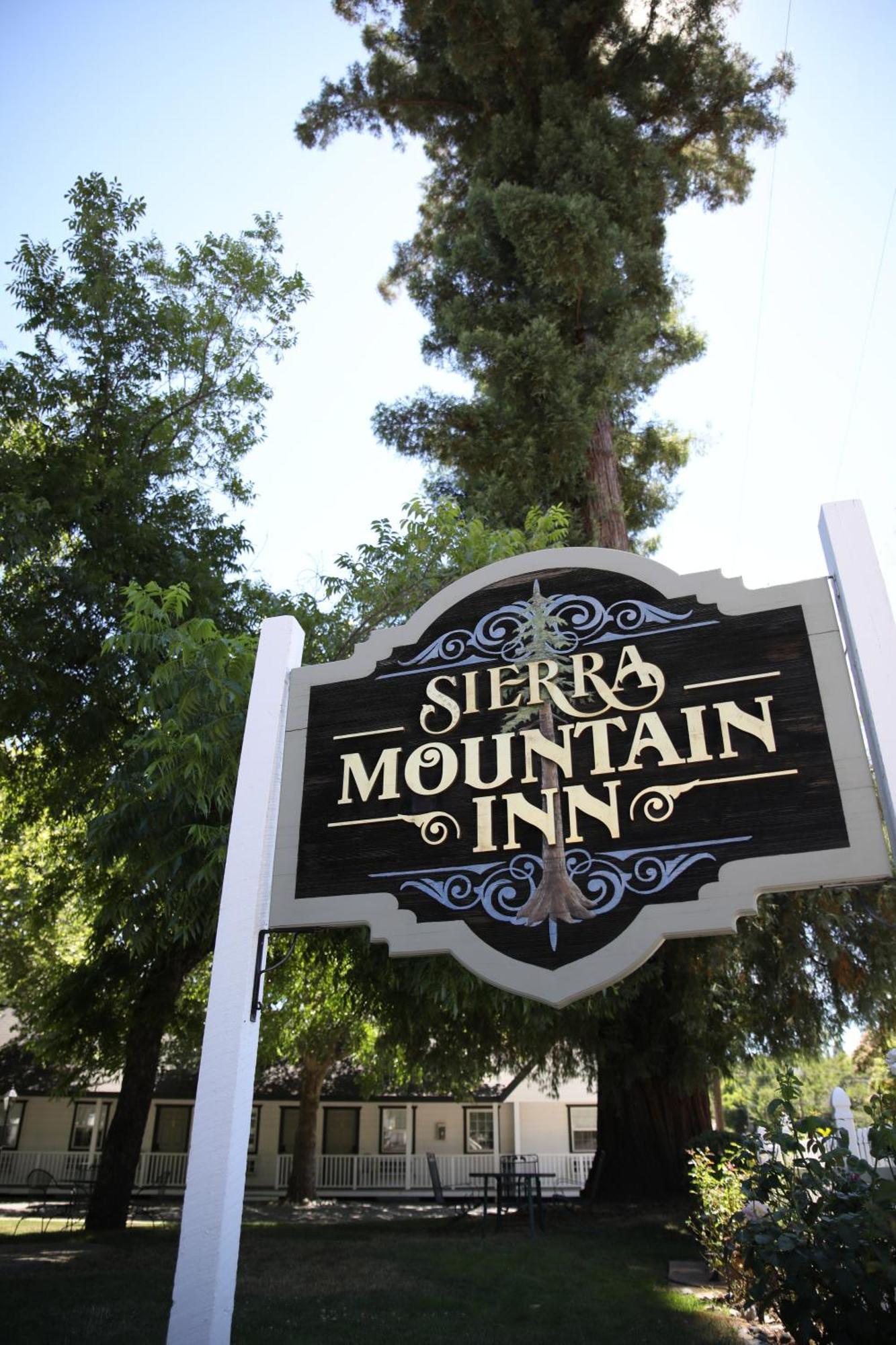 Sierra Mountain Inn Грас Вали Екстериор снимка
